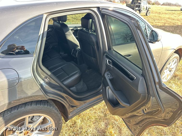 image for item EJ5328 2016 Porsche Macan S SUV