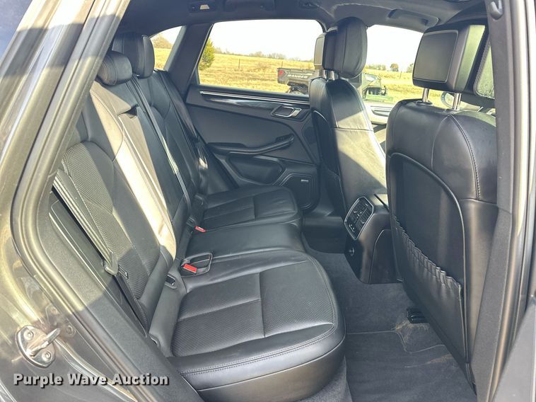 image for item EJ5328 2016 Porsche Macan S SUV