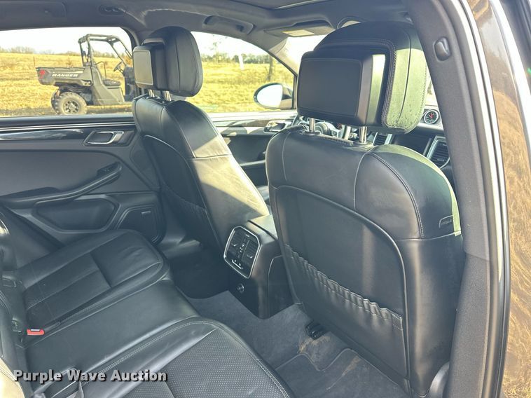 image for item EJ5328 2016 Porsche Macan S SUV