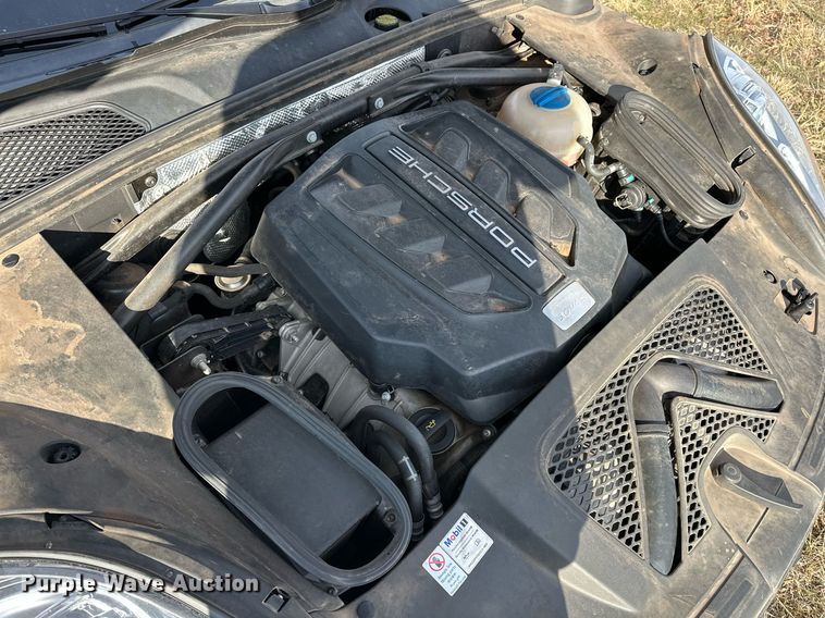 image for item EJ5328 2016 Porsche Macan S SUV