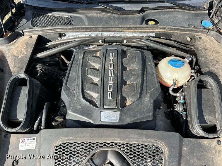 image for item EJ5328 2016 Porsche Macan S SUV