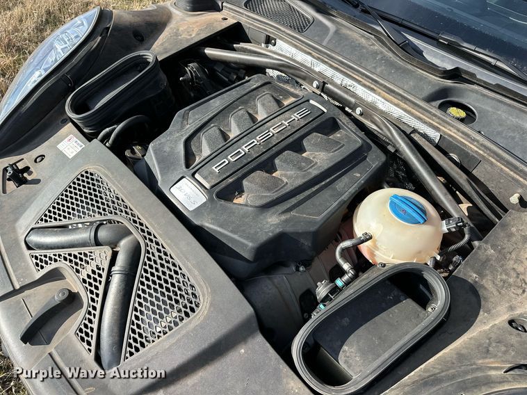 image for item EJ5328 2016 Porsche Macan S SUV