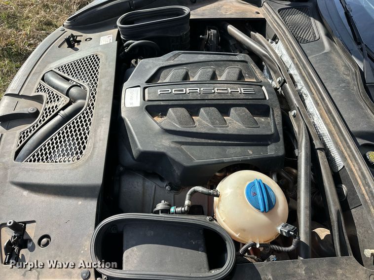 image for item EJ5328 2016 Porsche Macan S SUV