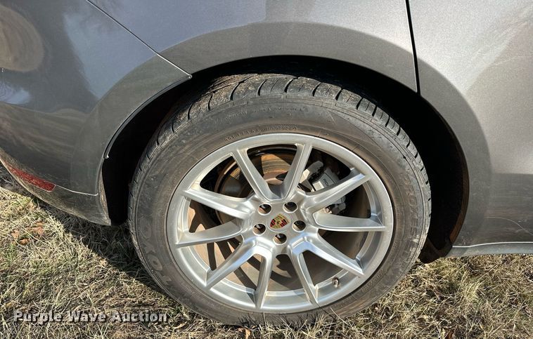 image for item EJ5328 2016 Porsche Macan S SUV