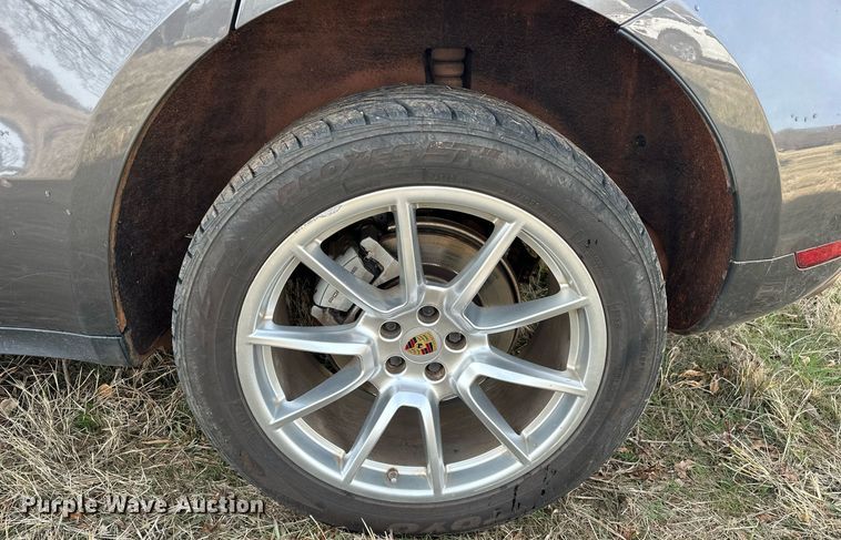 image for item EJ5328 2016 Porsche Macan S SUV