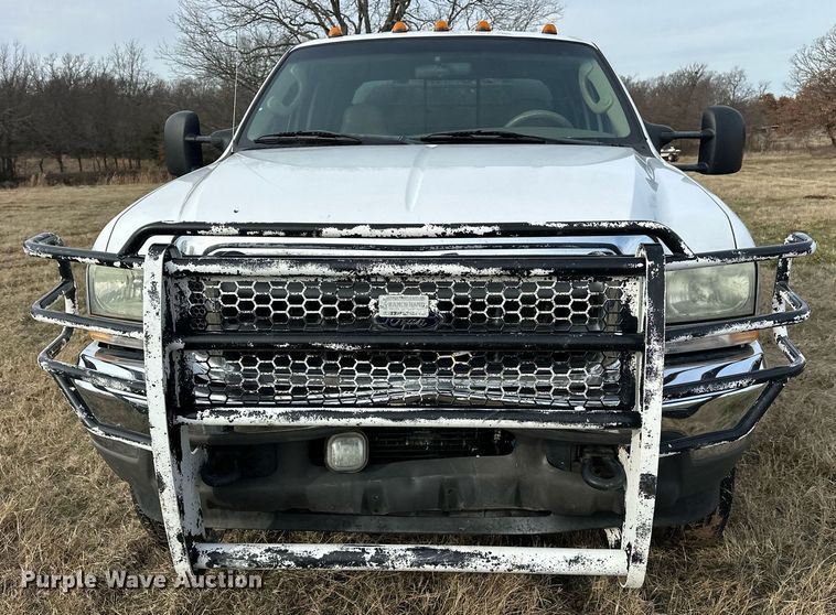 image for item EJ5331 2004 Ford F550 Crew Cab flatbed truck