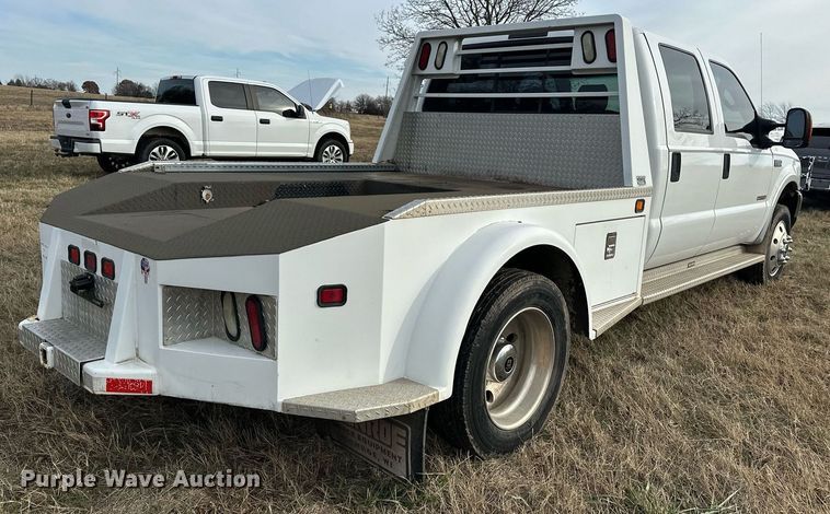 image for item EJ5331 2004 Ford F550 Crew Cab flatbed truck