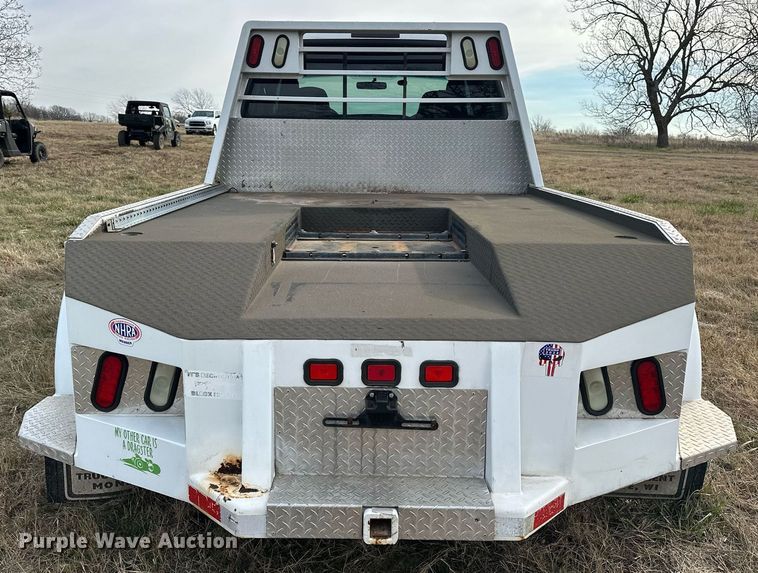 image for item EJ5331 2004 Ford F550 Crew Cab flatbed truck