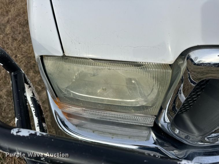 image for item EJ5331 2004 Ford F550 Crew Cab flatbed truck