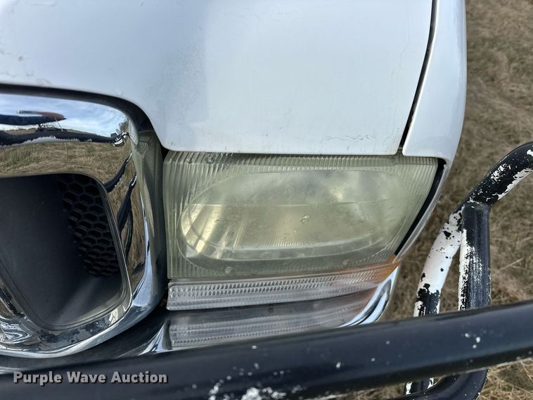 image for item EJ5331 2004 Ford F550 Crew Cab flatbed truck