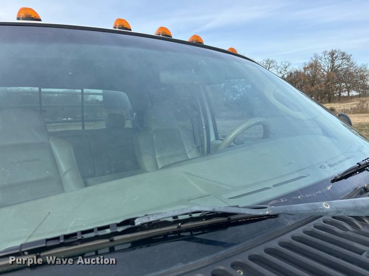 image for item EJ5331 2004 Ford F550 Crew Cab flatbed truck