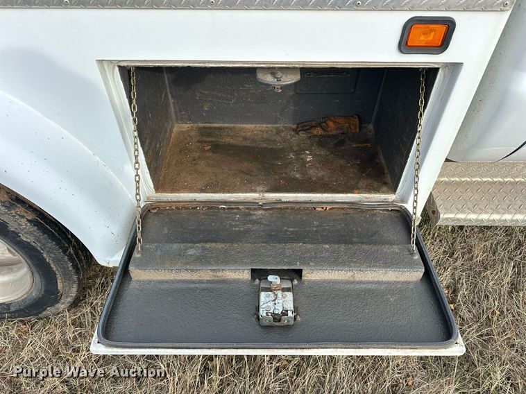 image for item EJ5331 2004 Ford F550 Crew Cab flatbed truck