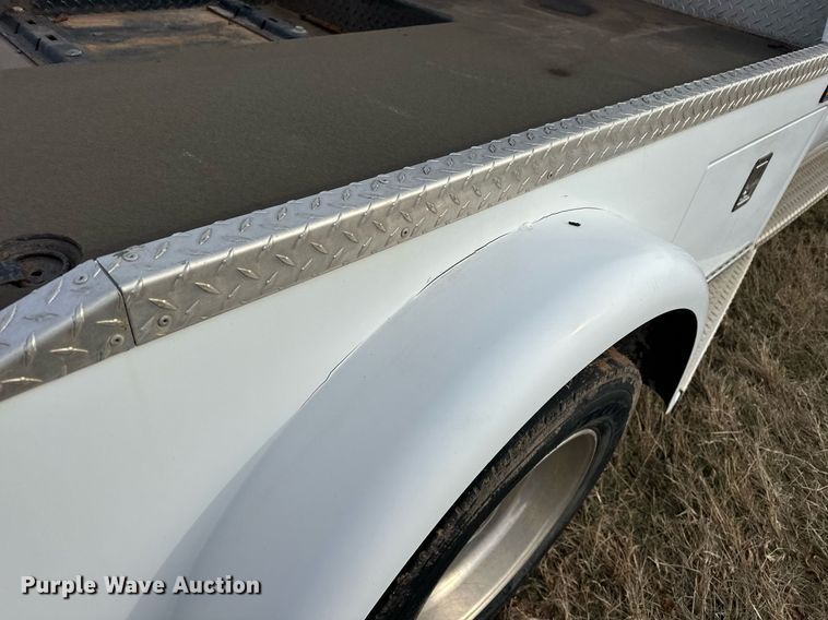 image for item EJ5331 2004 Ford F550 Crew Cab flatbed truck