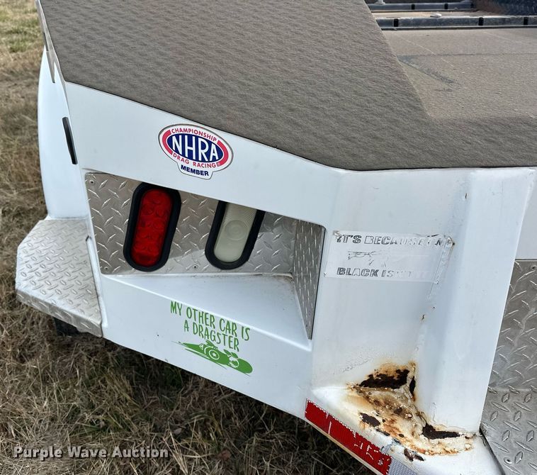 image for item EJ5331 2004 Ford F550 Crew Cab flatbed truck