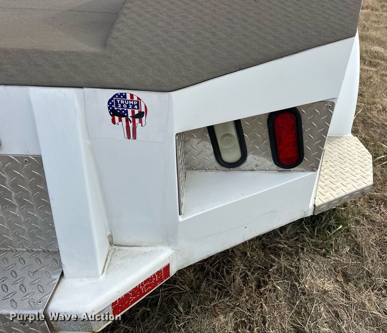 image for item EJ5331 2004 Ford F550 Crew Cab flatbed truck