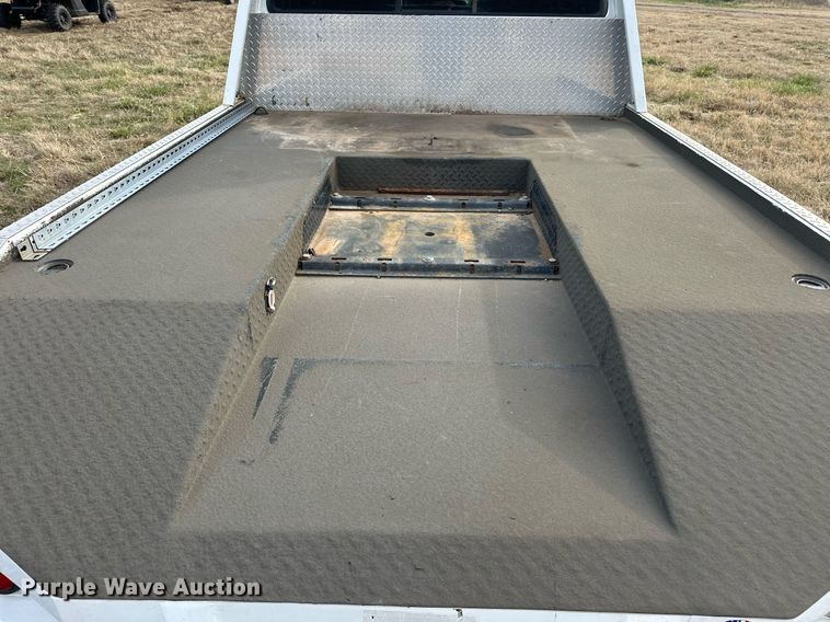 image for item EJ5331 2004 Ford F550 Crew Cab flatbed truck