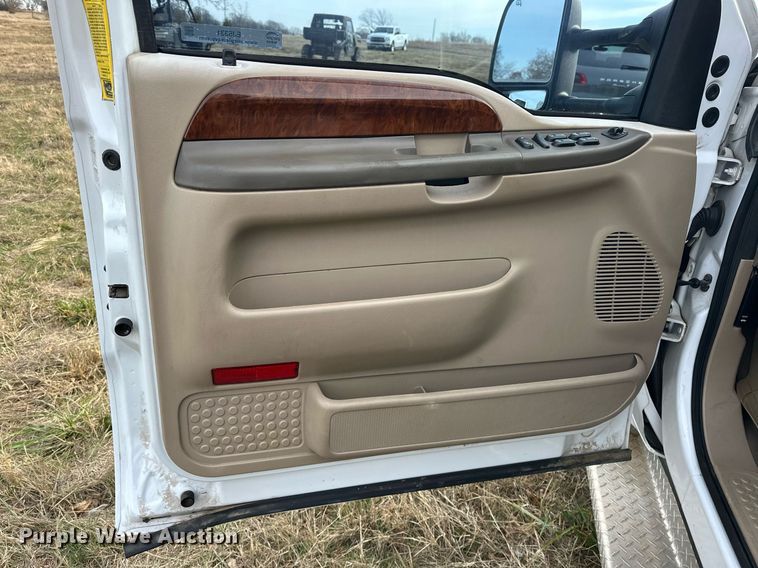 image for item EJ5331 2004 Ford F550 Crew Cab flatbed truck