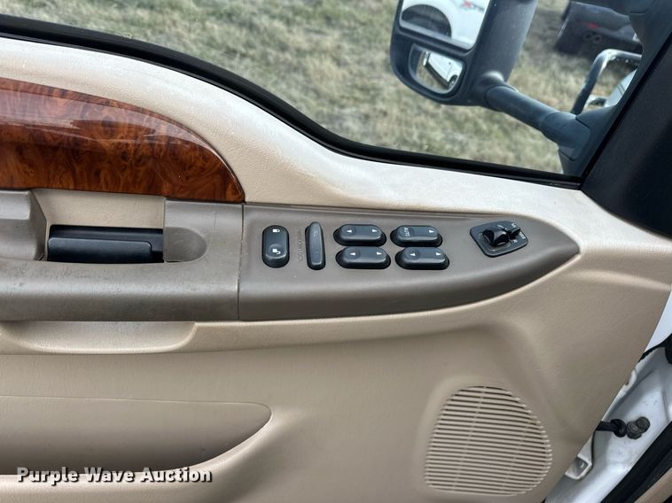 image for item EJ5331 2004 Ford F550 Crew Cab flatbed truck