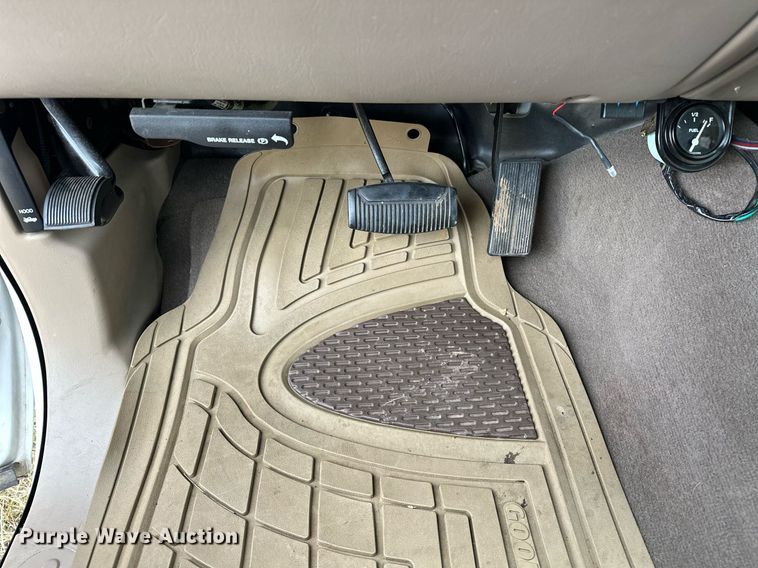 image for item EJ5331 2004 Ford F550 Crew Cab flatbed truck