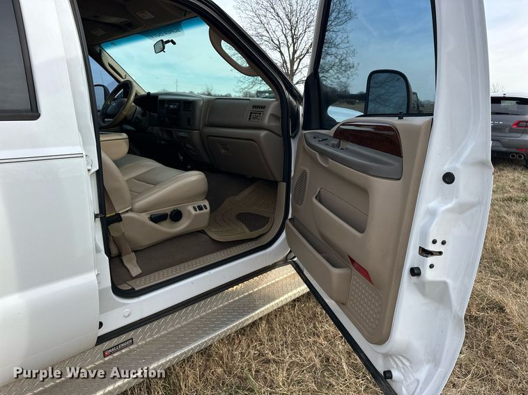 image for item EJ5331 2004 Ford F550 Crew Cab flatbed truck