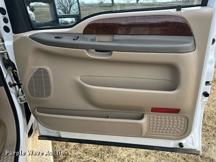 image for item EJ5331 2004 Ford F550 Crew Cab flatbed truck