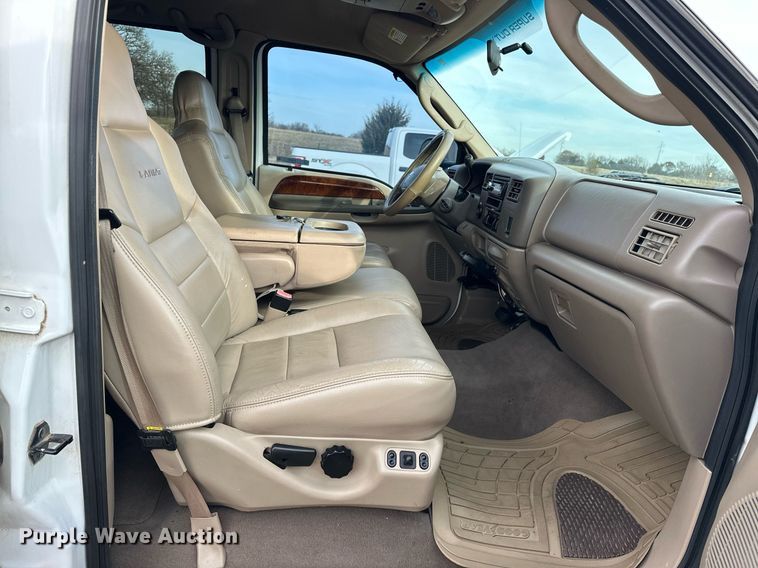 image for item EJ5331 2004 Ford F550 Crew Cab flatbed truck