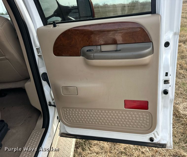 image for item EJ5331 2004 Ford F550 Crew Cab flatbed truck