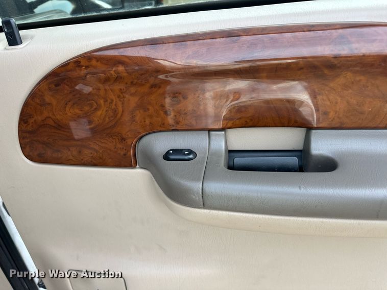 image for item EJ5331 2004 Ford F550 Crew Cab flatbed truck