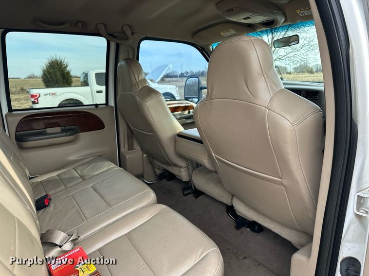 image for item EJ5331 2004 Ford F550 Crew Cab flatbed truck