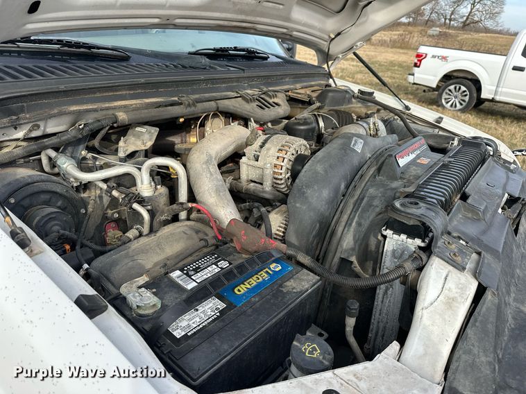 image for item EJ5331 2004 Ford F550 Crew Cab flatbed truck