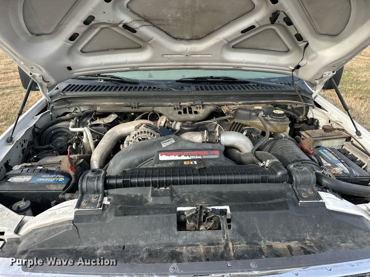 image for item EJ5331 2004 Ford F550 Crew Cab flatbed truck