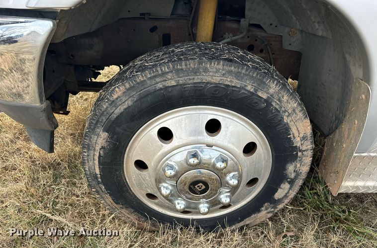 image for item EJ5331 2004 Ford F550 Crew Cab flatbed truck