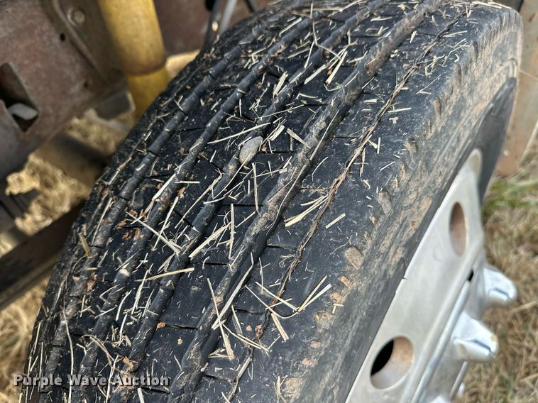 image for item EJ5331 2004 Ford F550 Crew Cab flatbed truck