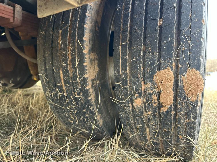 image for item EJ5331 2004 Ford F550 Crew Cab flatbed truck