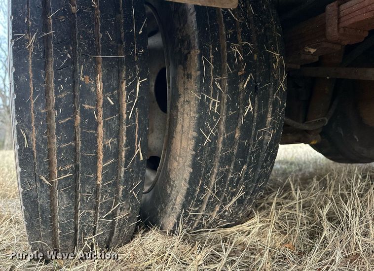 image for item EJ5331 2004 Ford F550 Crew Cab flatbed truck