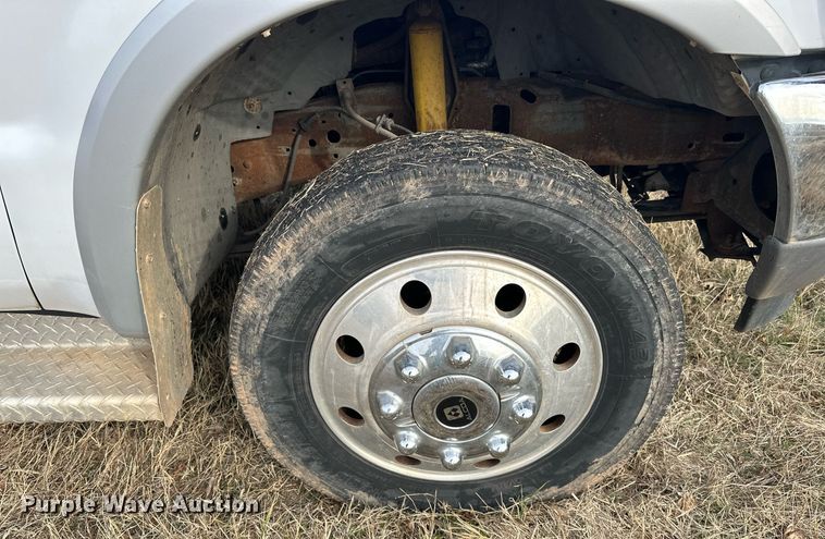 image for item EJ5331 2004 Ford F550 Crew Cab flatbed truck