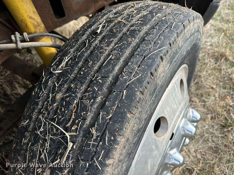 image for item EJ5331 2004 Ford F550 Crew Cab flatbed truck