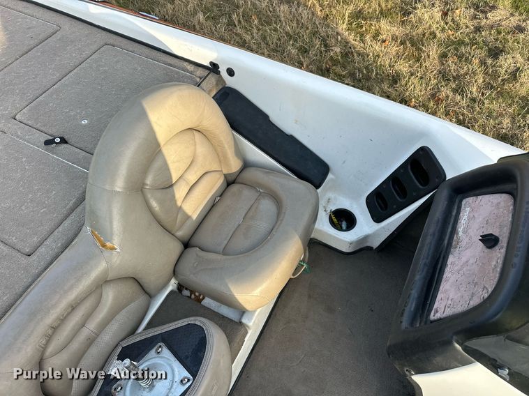 image for item EJ5332 2003 Procraft 200 Super Pro boat