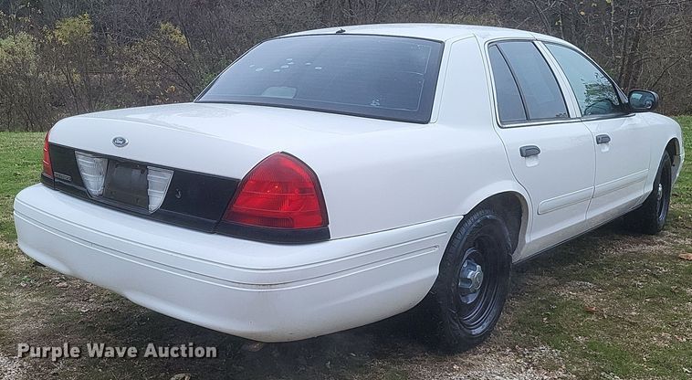 image for item EJ8105 2002 Ford Crown Victoria Police Interceptor 