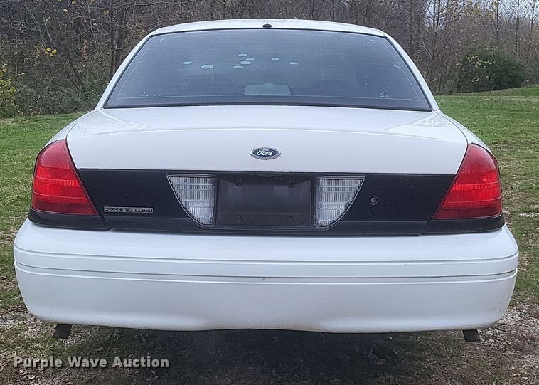 image for item EJ8105 2002 Ford Crown Victoria Police Interceptor 