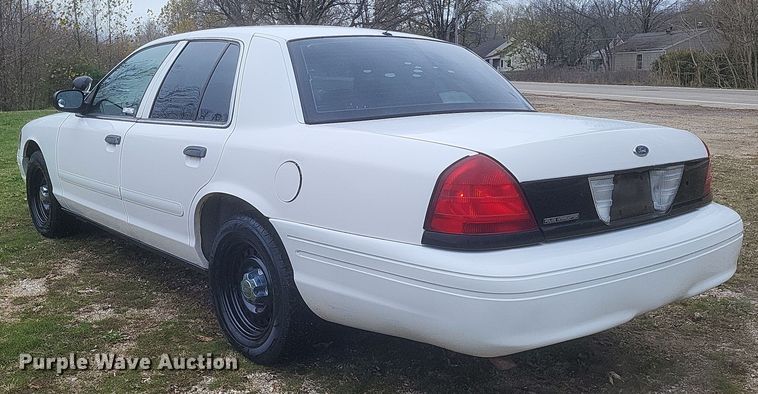image for item EJ8105 2002 Ford Crown Victoria Police Interceptor 