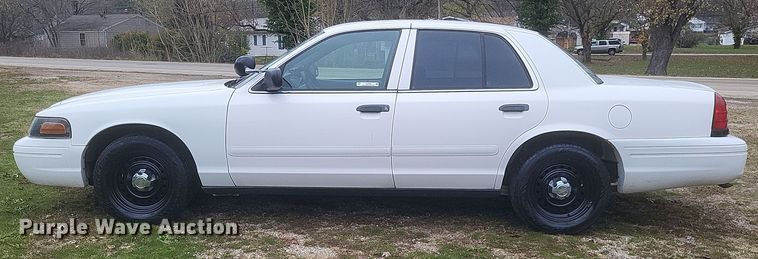 image for item EJ8105 2002 Ford Crown Victoria Police Interceptor 