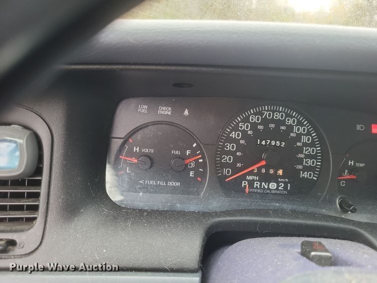 image for item EJ8105 2002 Ford Crown Victoria Police Interceptor 