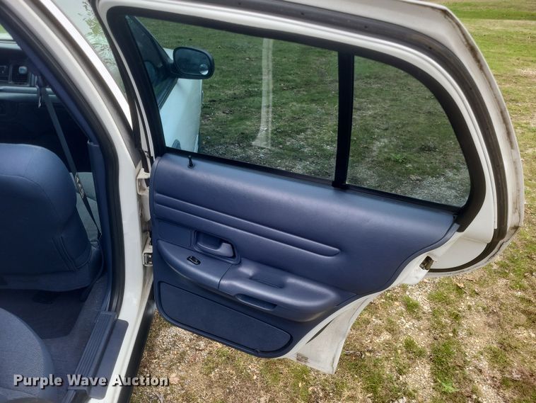 image for item EJ8105 2002 Ford Crown Victoria Police Interceptor 