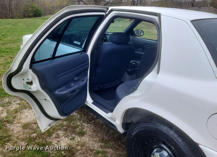 image for item EJ8105 2002 Ford Crown Victoria Police Interceptor 