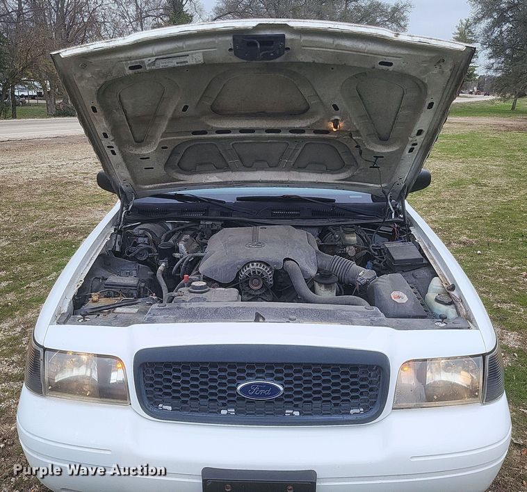image for item EJ8105 2002 Ford Crown Victoria Police Interceptor 