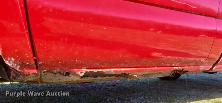 image for item EJ8131 2002 Chevrolet Silverado 1500 pickup truck