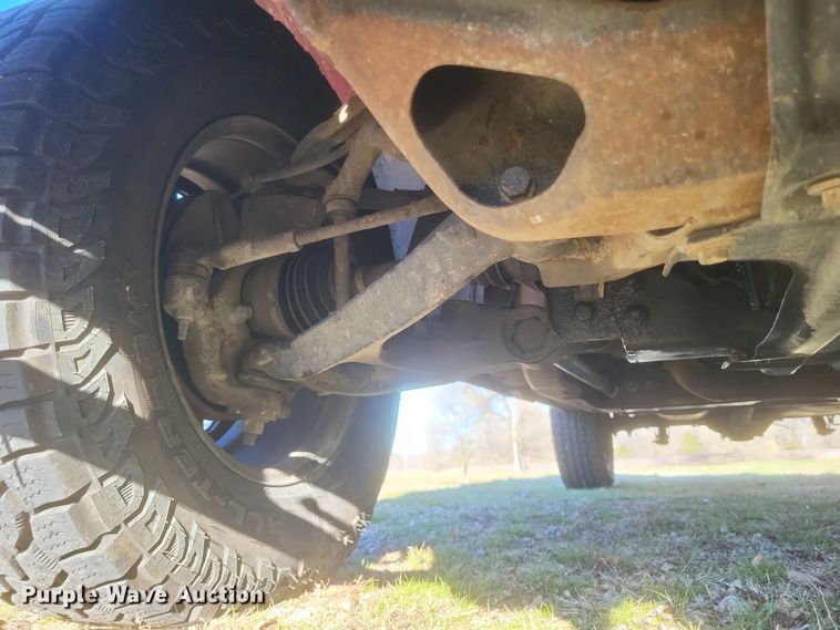 image for item EJ8131 2002 Chevrolet Silverado 1500 pickup truck