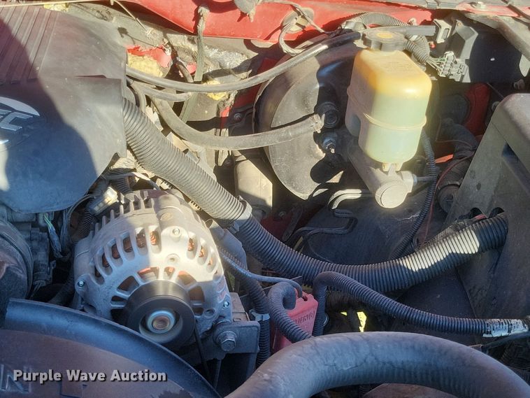 image for item EJ8131 2002 Chevrolet Silverado 1500 pickup truck