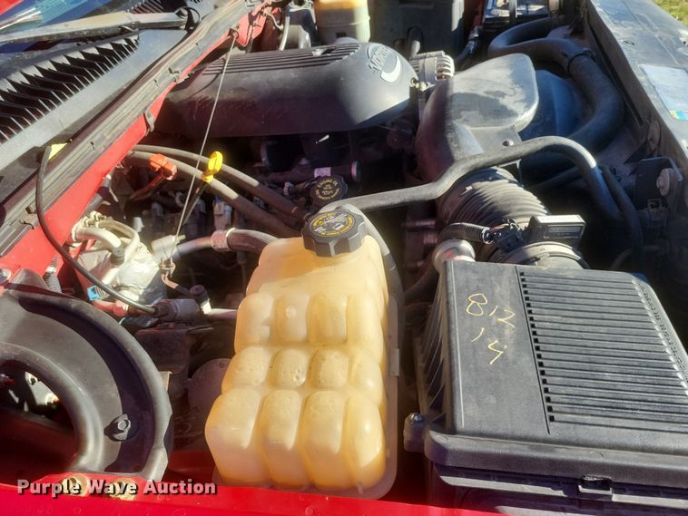 image for item EJ8131 2002 Chevrolet Silverado 1500 pickup truck